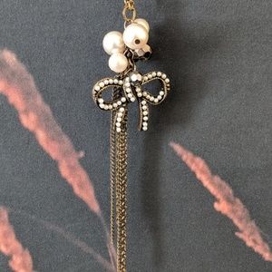 Pearl bow necklace